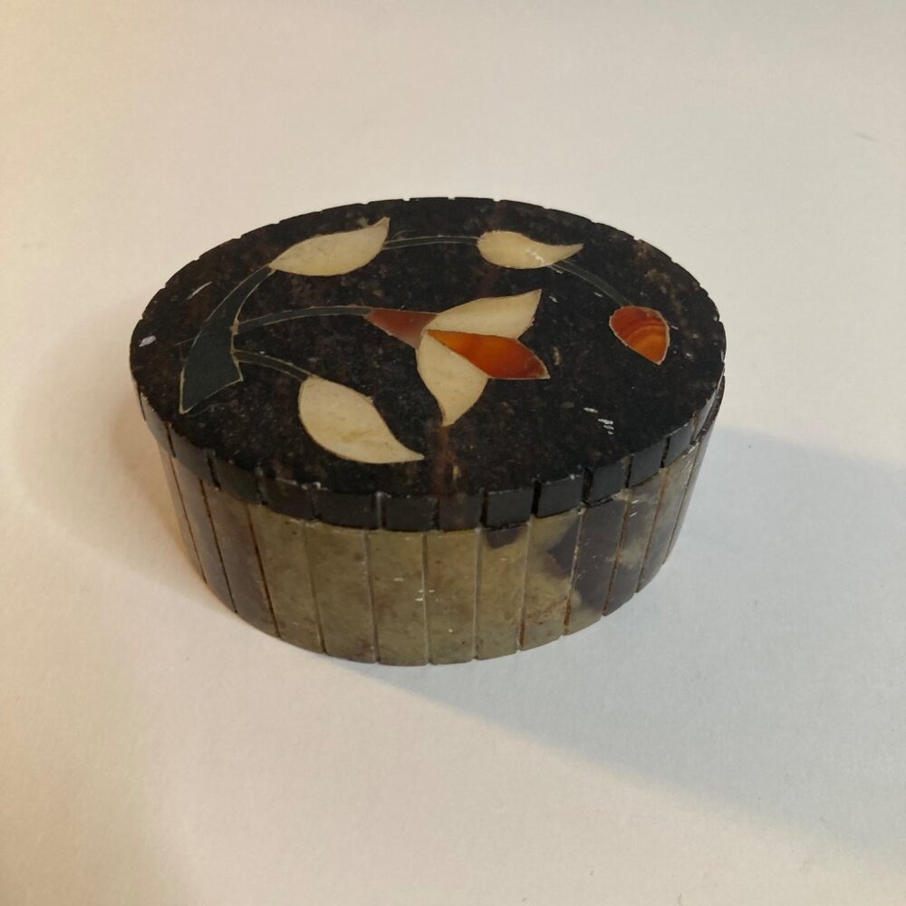 Vintage Hand Carved Soapstone Trinket Box Floral‎ Inlayed Cover 2 x 3" Black Red